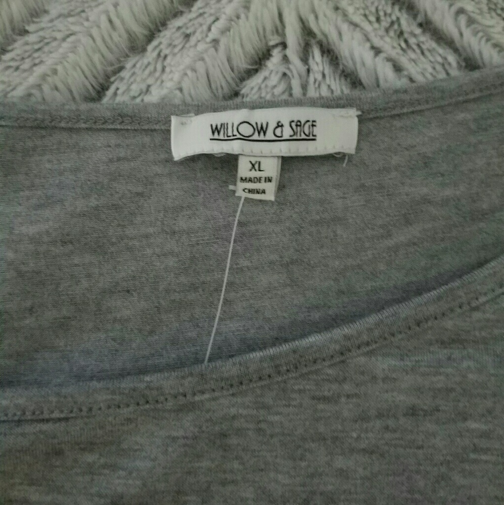 Grey Long Sleeve Tee with Roses - Picture 4 of 5